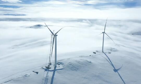 中国电建完成世界最高海拔风电机组吊装