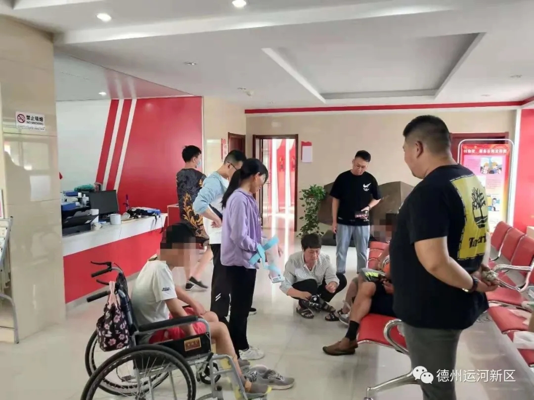 我为群众办实事｜德州运河新区服务管理办公室：关爱残疾儿童 发放辅具暖人心