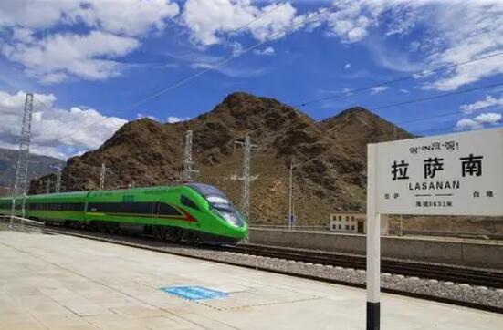 “复兴号”开上“世界屋脊” 拉林铁路全线4G信号满格