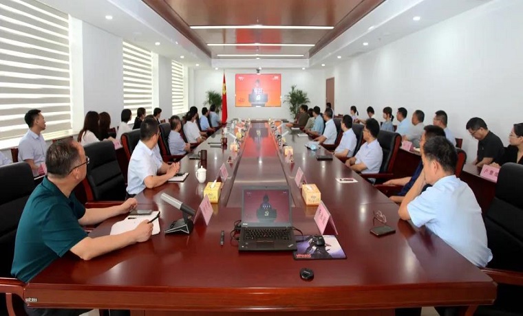 济宁交运集团公司总部全体党员集中收看 “七一勋章”颁授仪式