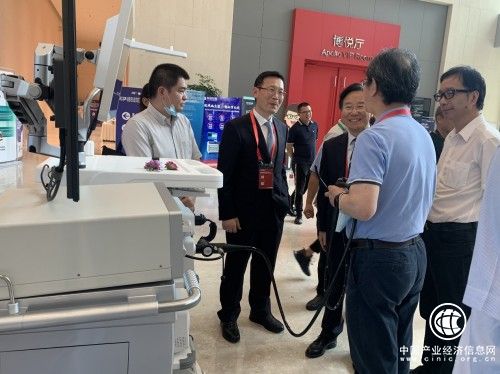 金山科技全自动导航胶囊机器人震撼2021洗消年会 