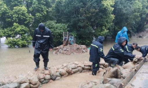 科学应对汛情 力保度汛安全