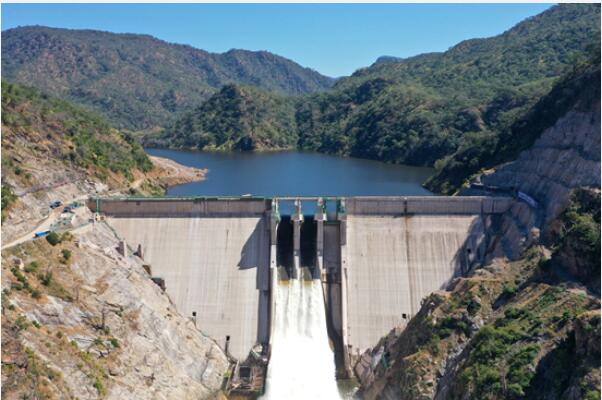 中国电建承建的赞比亚下凯富峡水电站首台机组并网发电
