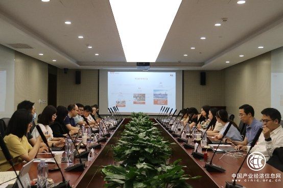 中央媒体走进用友，零距离探访用友精智工业互联网平台