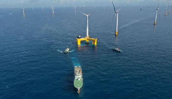 全球首台抗台风型漂浮式海上风电机组顺利安装