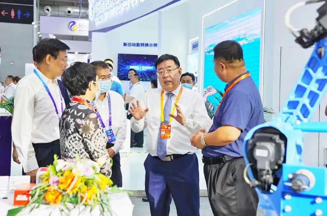 德州市委副书记、市长杨洪涛参观2021新动能·青岛展览洽谈会并巡德州馆