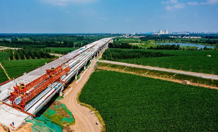 又见“济宁速度” G327改建工程泗河大桥箱梁架设全部完成，8月底工程完工