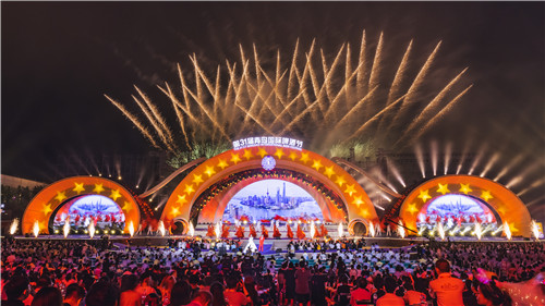 快来把酒狂欢吧！多种出行方式均可抵达青岛金沙滩啤酒城