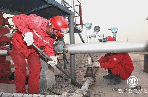 中石化员工战高温酷暑 奋力跑出增储上产“加速度”