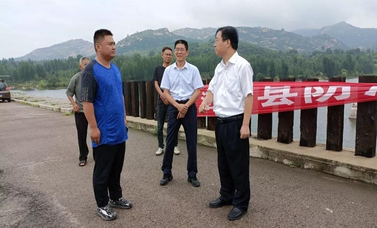 济宁泗水县党员干部齐上阵 通力协作战台风