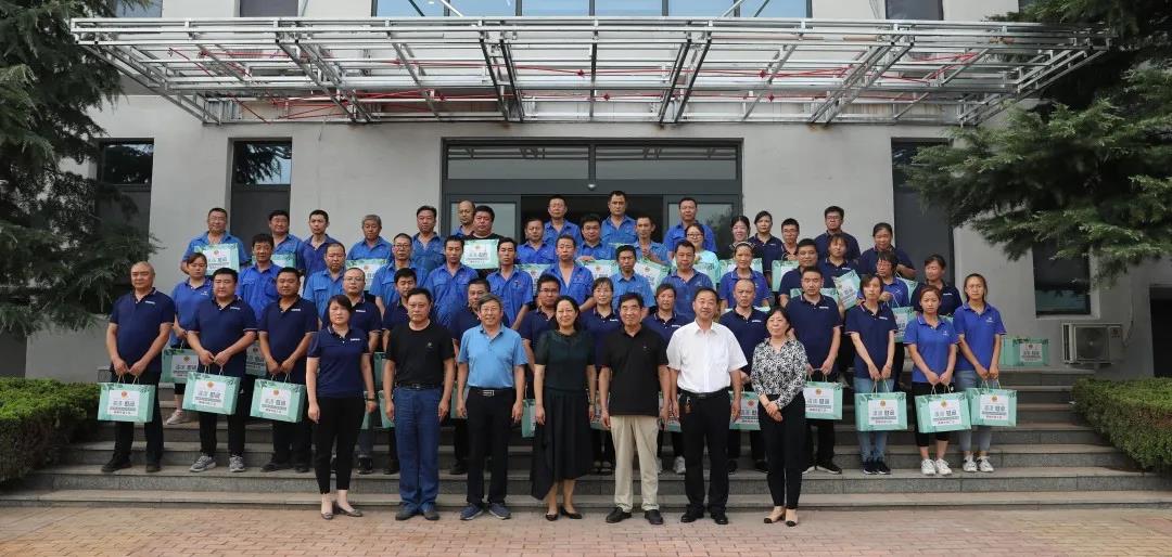 山东省轻工纺织工会来德州市开展“夏送清凉”活动