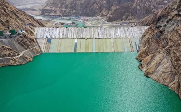 “新疆三峡”阿尔塔什水利枢纽工程并网发电