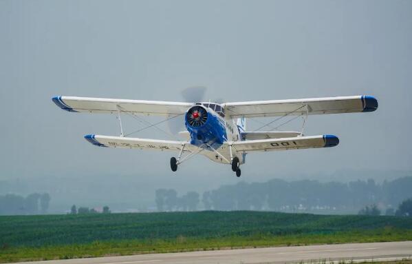 我国最大通用无人机成功实现首飞