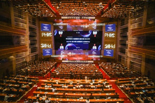 未来可期 万泽双奇获评“2021年中国医药工业最具成长力企业”