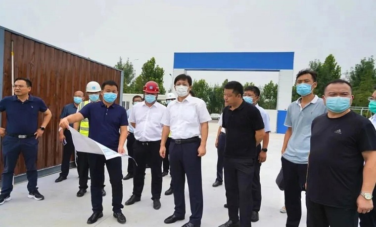 张令华就美丽宜居乡村社区建设和棚户区改造工作现场办公