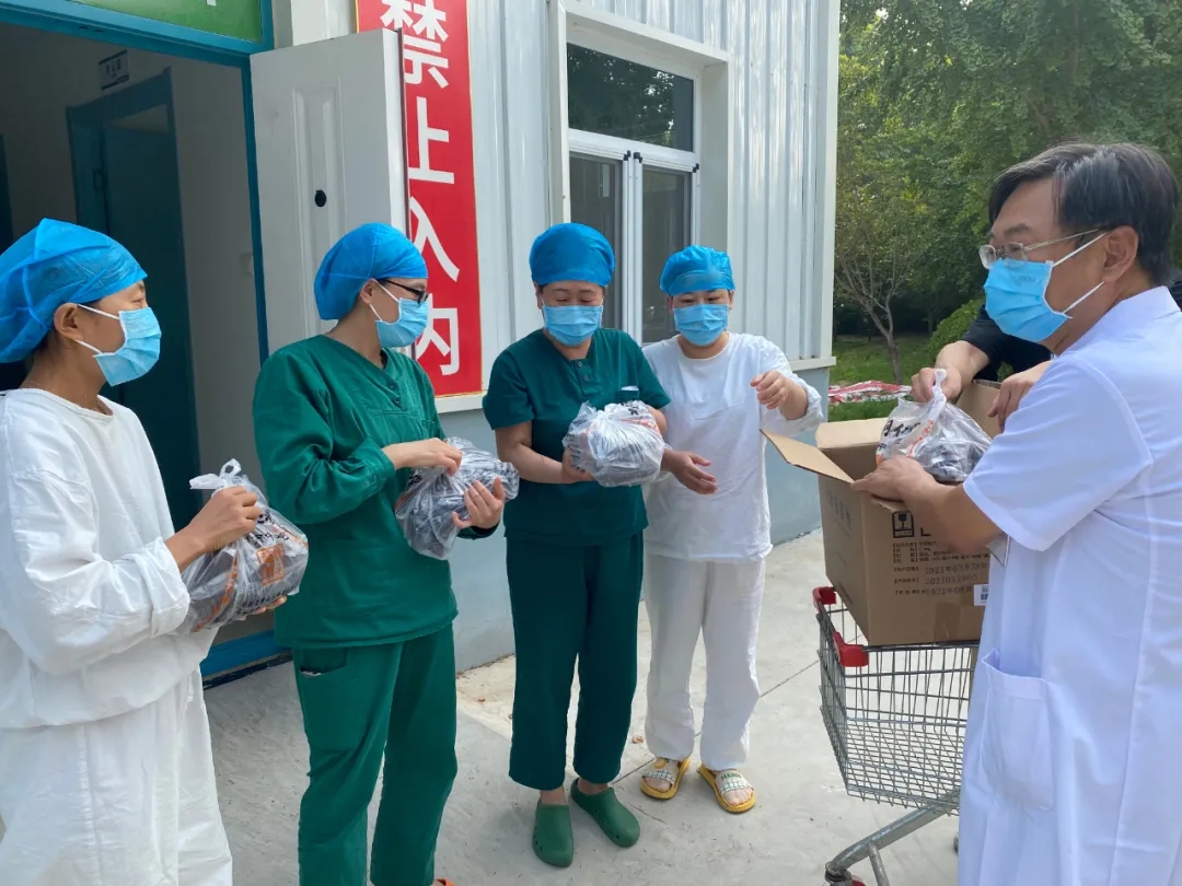 德州市中医院熬制中药汤剂，助力全民抗疫