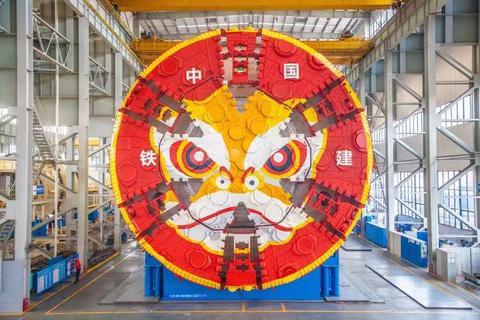 我国自主研发海底隧道盾构机在湖南长沙下线