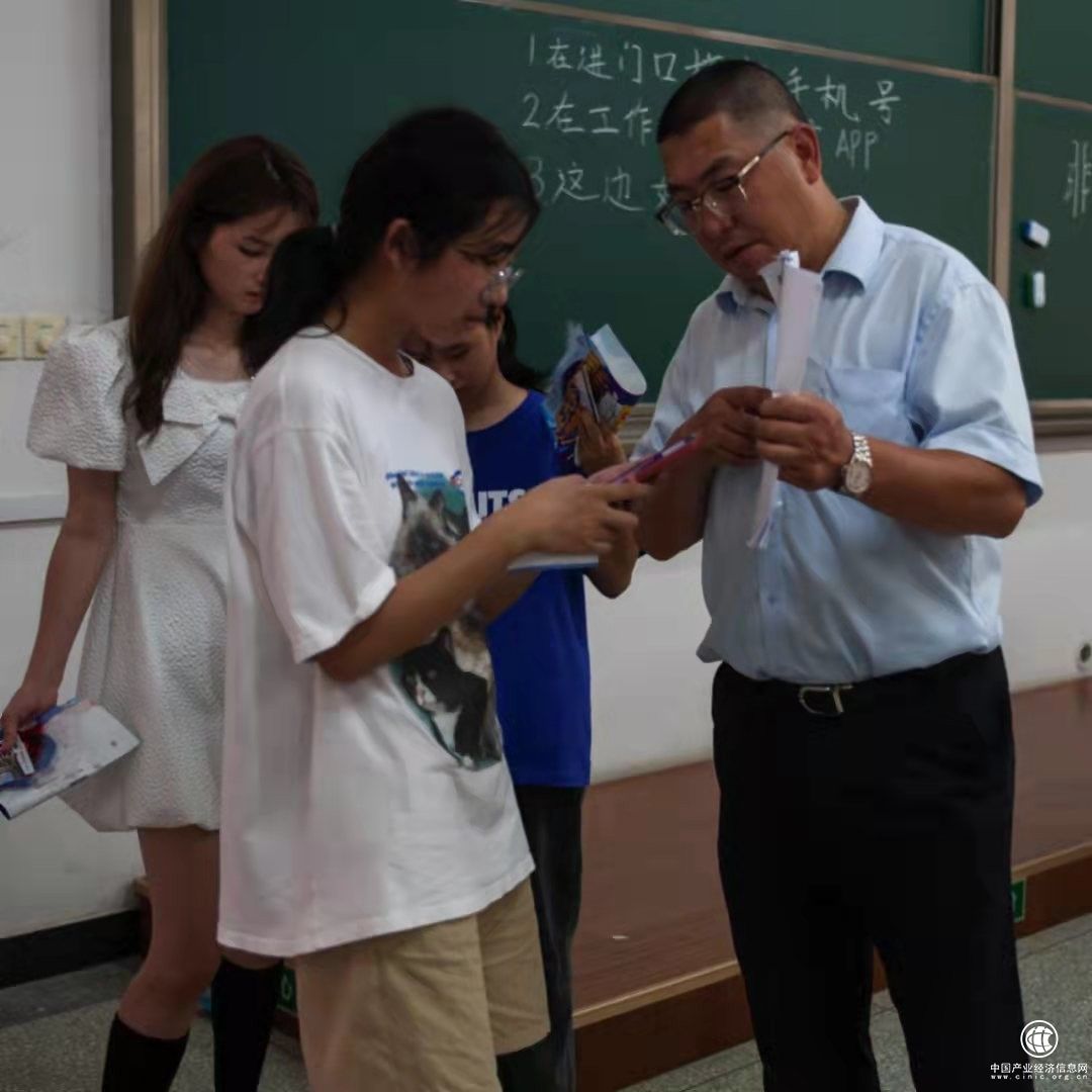 金融服务校园 建行嘉兴分行营业部温情助力开学季