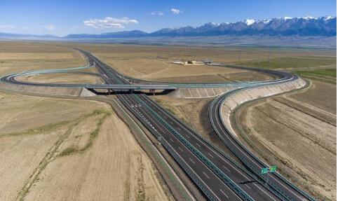 “十四五”期间新疆将投资4000亿元完善公路交通网