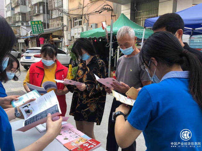 华夏保险扬州中支开展金融知识普及月系列活动