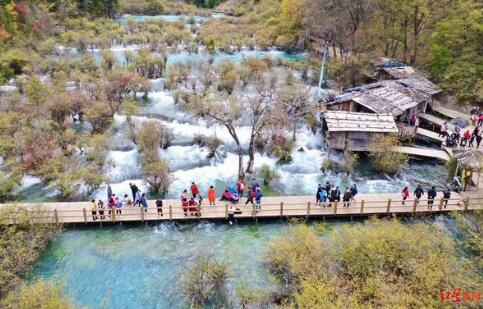 国庆长假超2500万人次安逸走四川