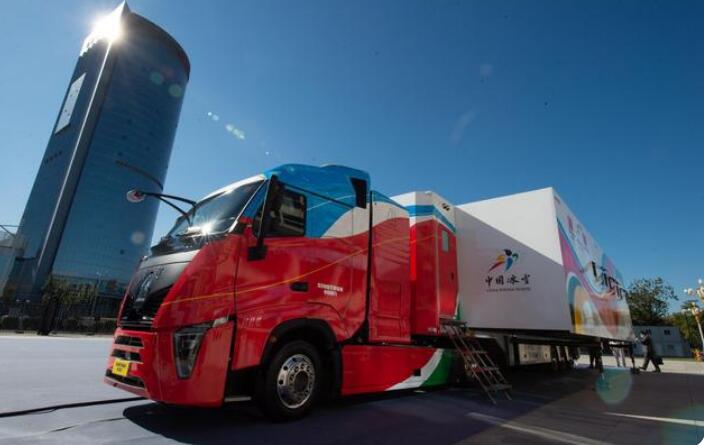 国内首台具有完整自主知识产权雪蜡车交付