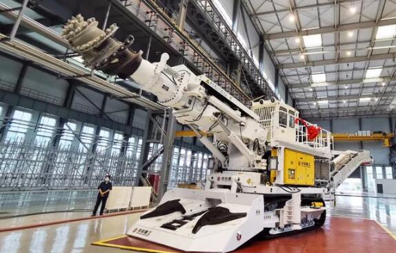 中信重工悬臂式隧道掘进机批量下线
