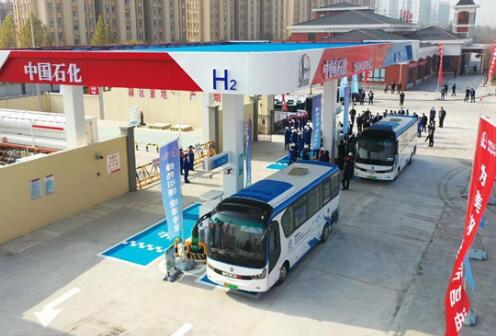 潍柴全系列氢燃料电池车跨城际开跑