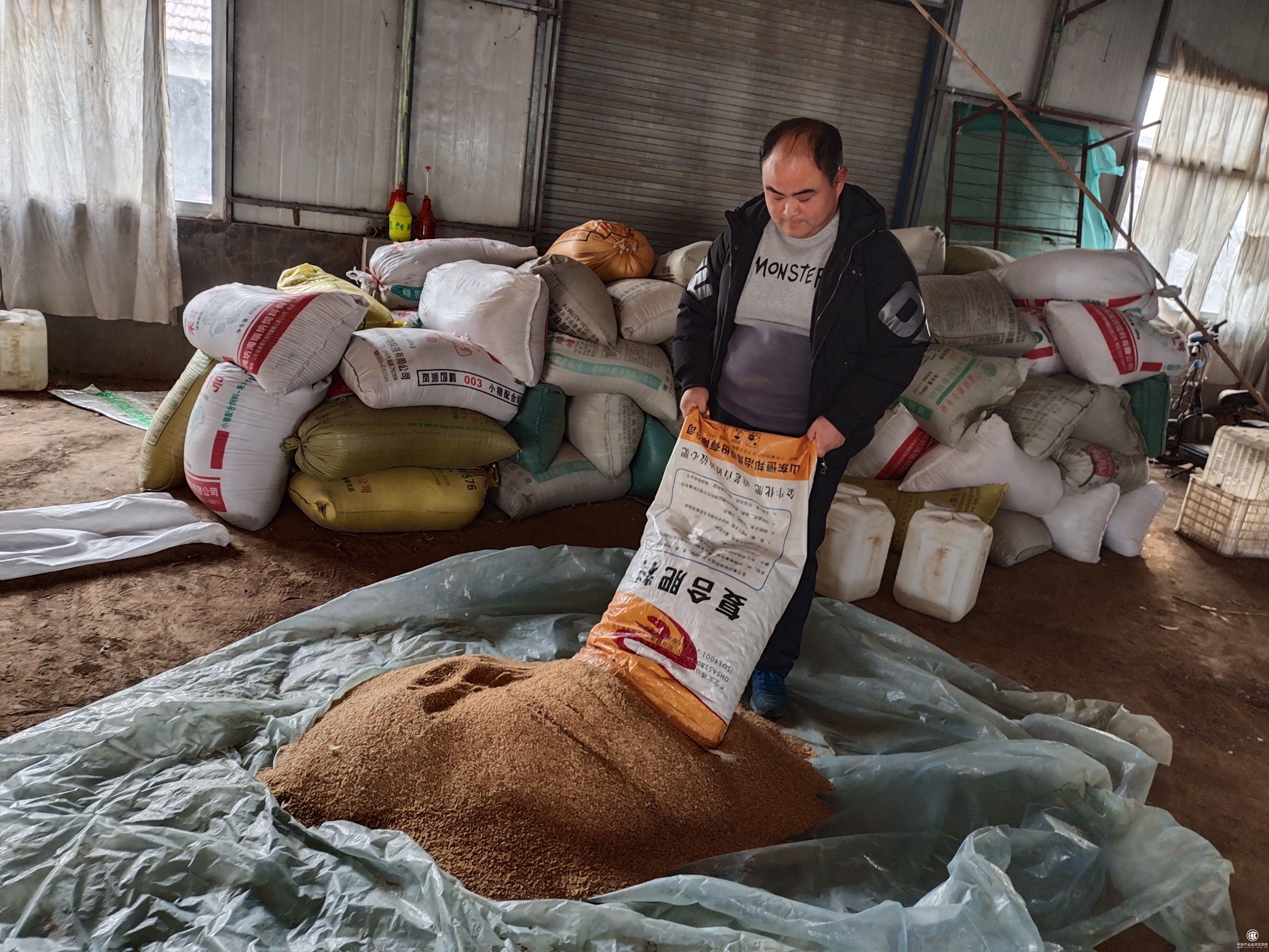  子承父业勇担当 爱心助困共致富 —记山东潍坊高密“铁杆烟农”徐连坤