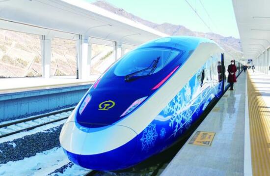 北京冬奥列车亮相京张高铁