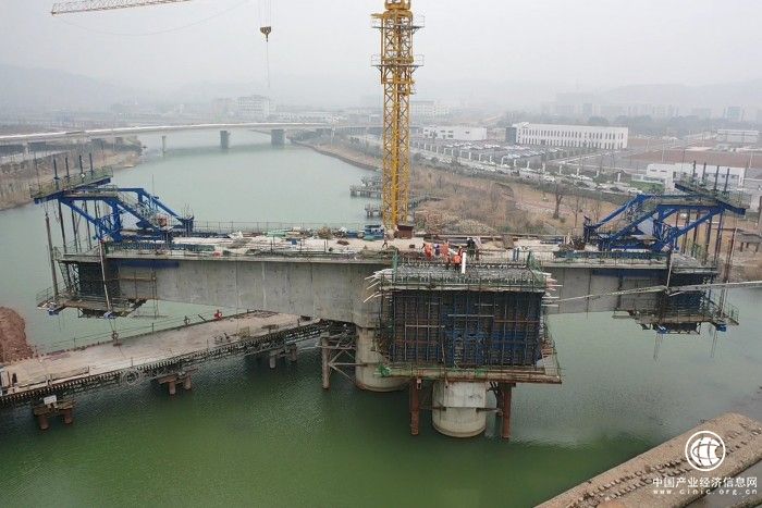 金甬铁路黄泽江特大桥水中墩0#块全部浇筑完毕