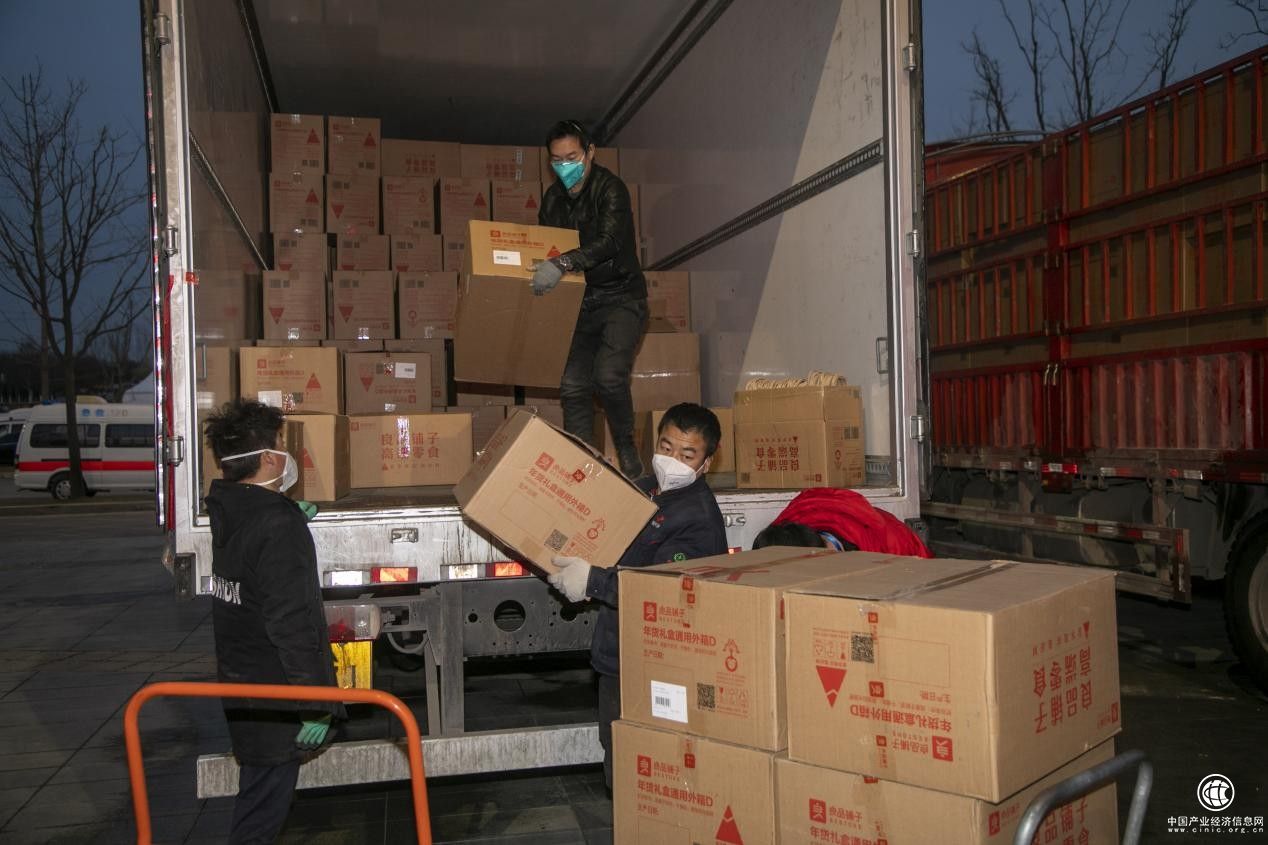  良品铺子捐赠4200余箱食品驰援西安抗疫一线