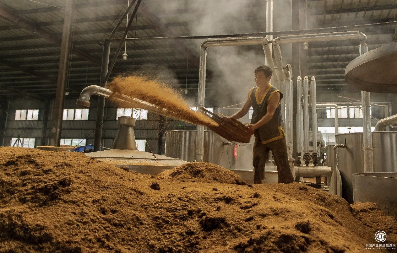  金盆地种酒，地藏得佳酿