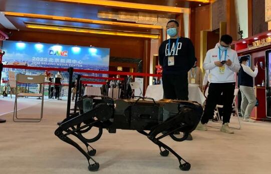 “兵器造”Panda5四足仿生机器人精彩亮相