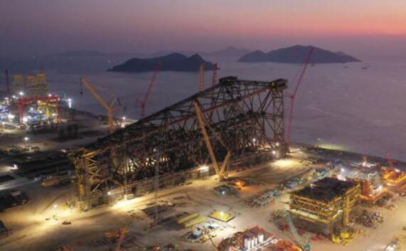 我国自主设计建造的亚洲第一深水导管架“海基一号”建造完工