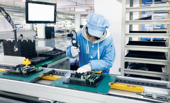 云南电子信息设备制造业营收破千亿元