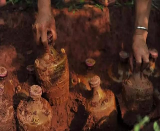  王氏酿酒代代传承，大地魂酒延绵不绝