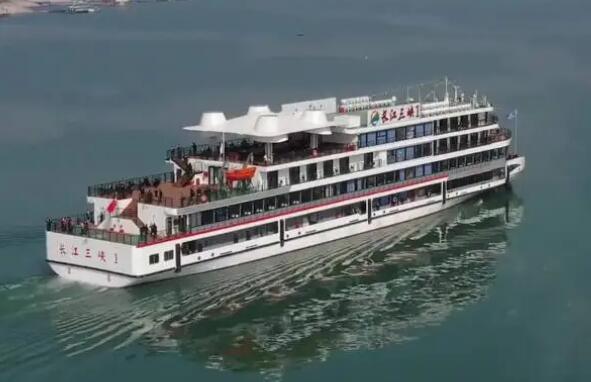 全球载电量最大的纯电动游轮“长江三峡1”号首航