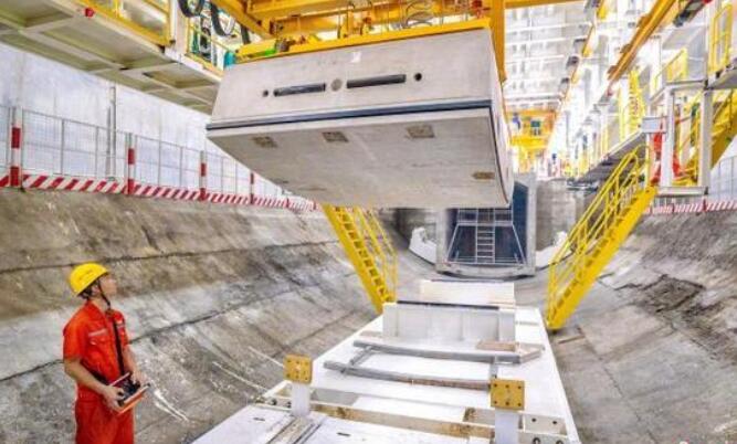 国产首台直径16米级盾构机成功下穿特级风险源