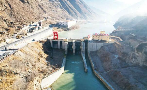 国内首例梯级水光蓄互补联合电站并网发电