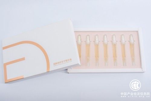  FIVE DIMENSIONS润颜修护冻干精华液 ——极简护肤的最好选择