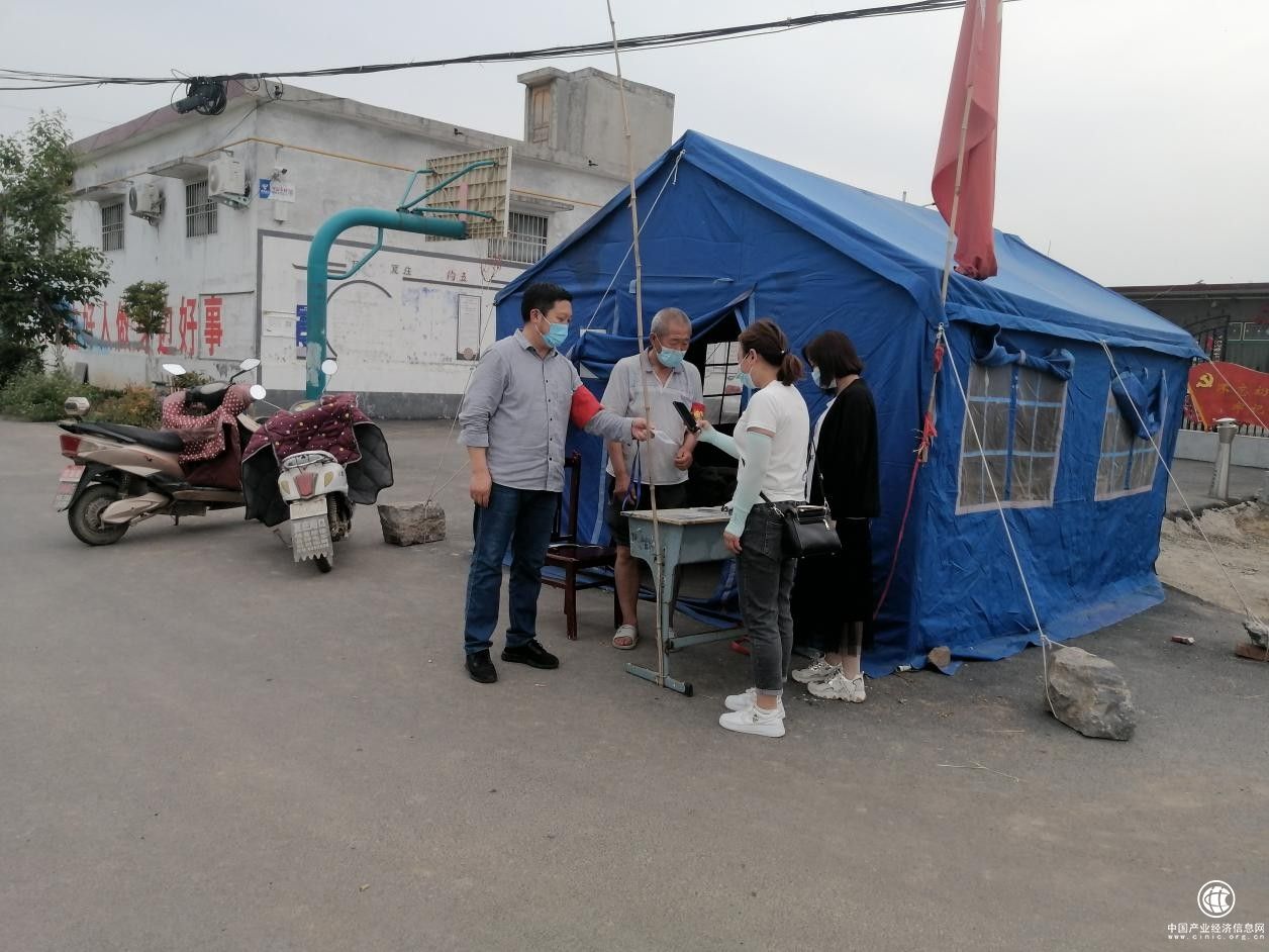  坚守防疫一线的第一书记