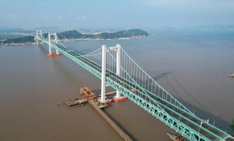 世界首座三塔四跨双层钢桁梁悬索桥温州瓯江北口大桥正式通车