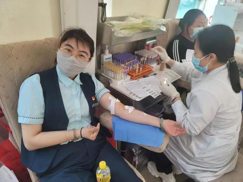 黑龙江省富裕县邮政分公司开展自愿献血活动