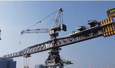 中联重科建造全球首台万吨米级塔机