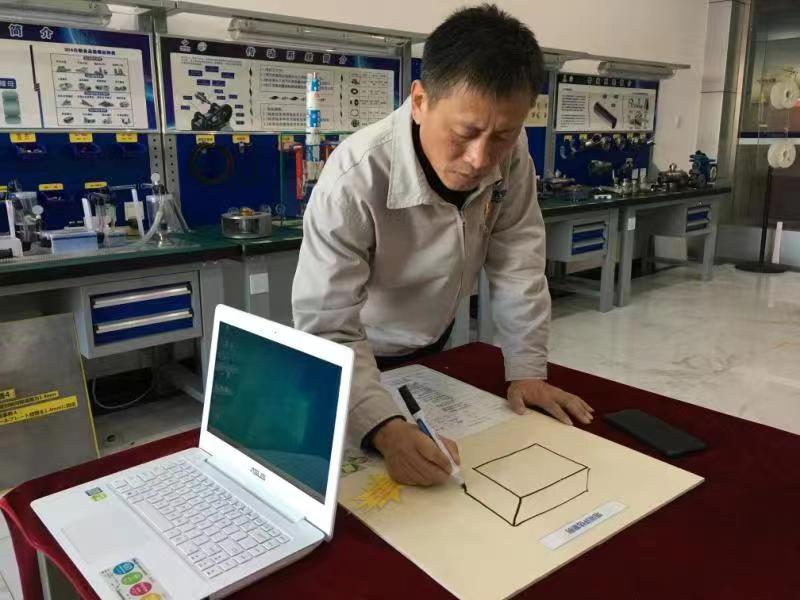 “省劳动模范头衔，是靠实干赢得的”