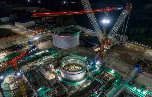 全球首个陆上商用模块化小型反应堆玲龙一号完成单次重量最大部件吊装