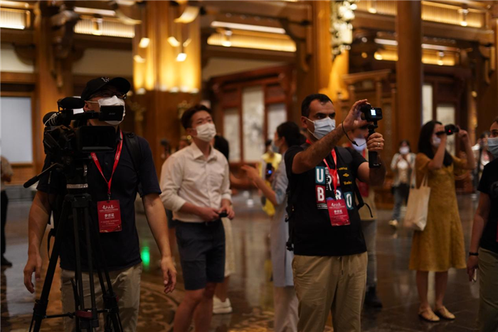 “走读山东”外国友人感知体验参访活动走进尼山圣境