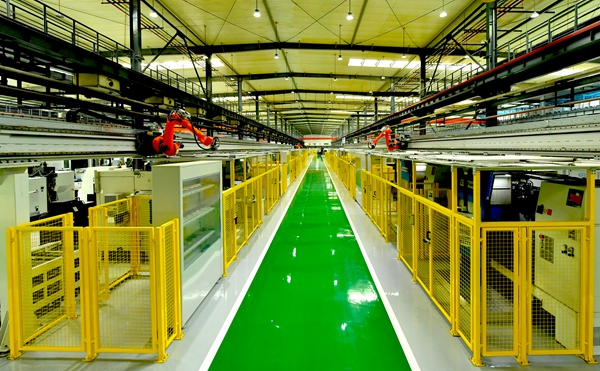 智慧工厂真神奇！国内首个叶片加工无人车间在东方电气投运