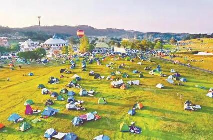 “露营热”折射出巨大消费潜力